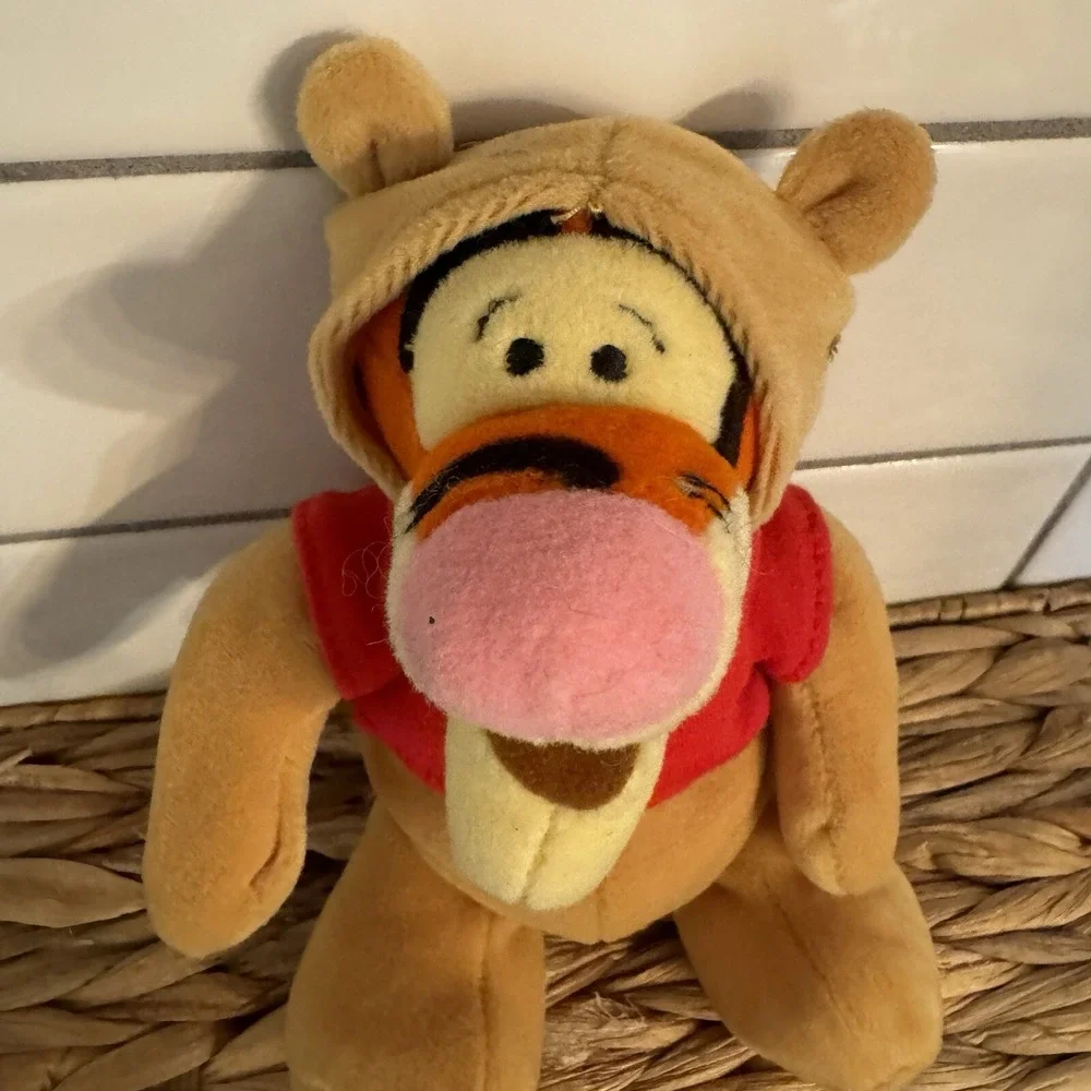 DISNEY STORE-TIGGER‎ AS POOH-8